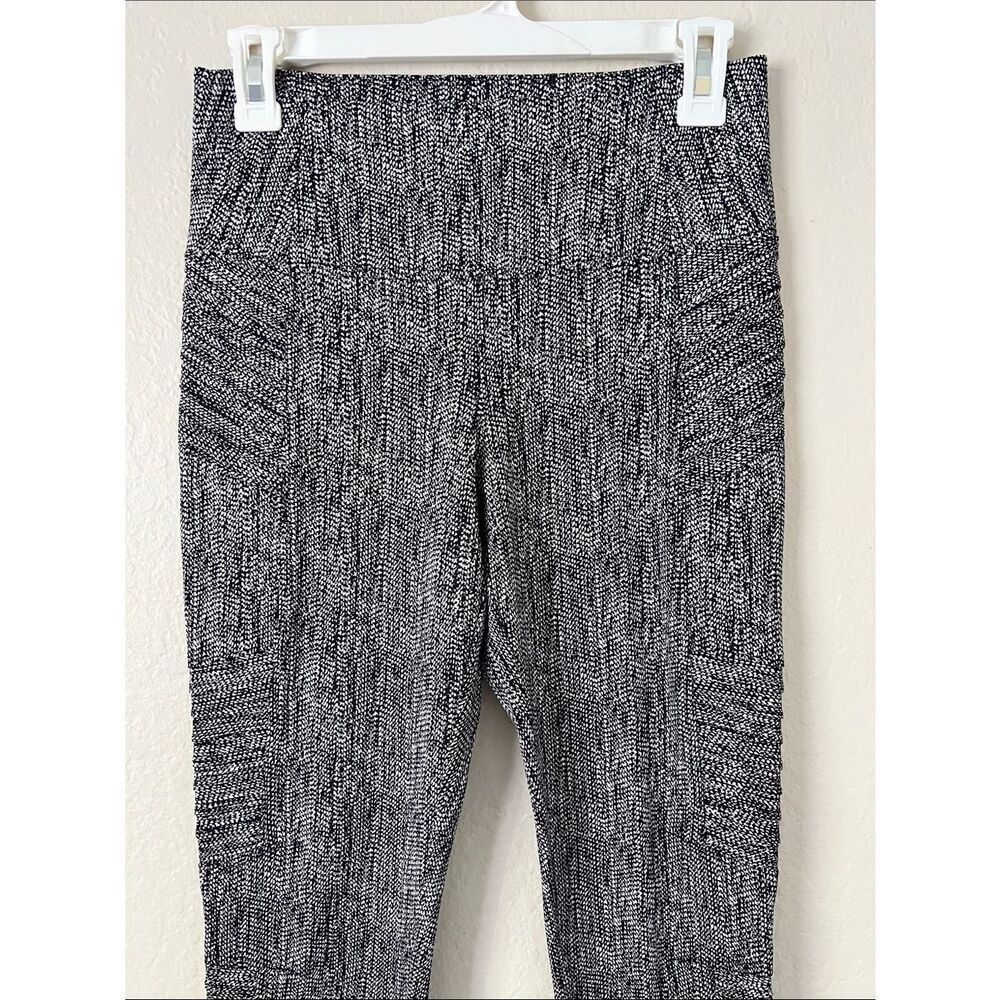 Like New! ATHLETA Delancey Textured Moto Tight Legging Braiden Black in S - Picture 5 of 16